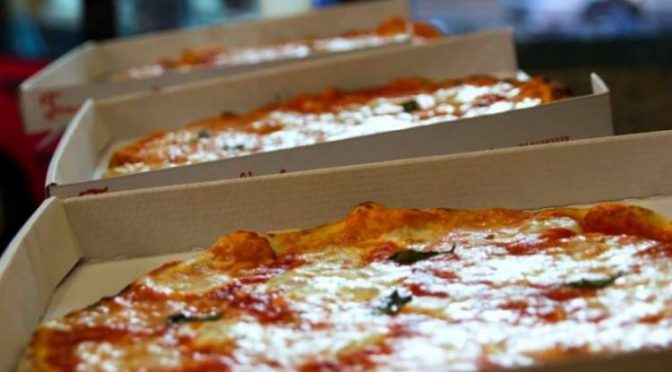 Da domani al via la vendita di cibo da asporto