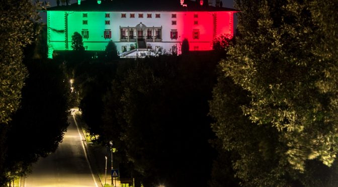 La Villa Medicea La Ferdinanda si illumina con il tricolore
